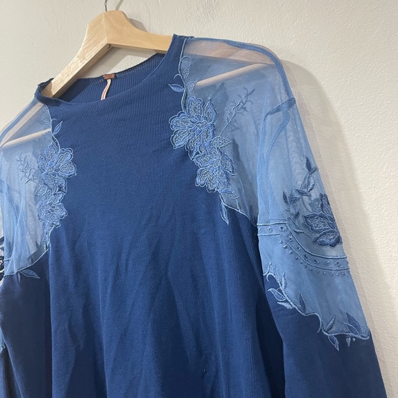 Free People Daniella Embroidered Blue Top Sz Medium - Picture 6 of 16